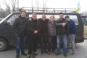 Жадан и его музыканты провели на блокпосту около двух часов