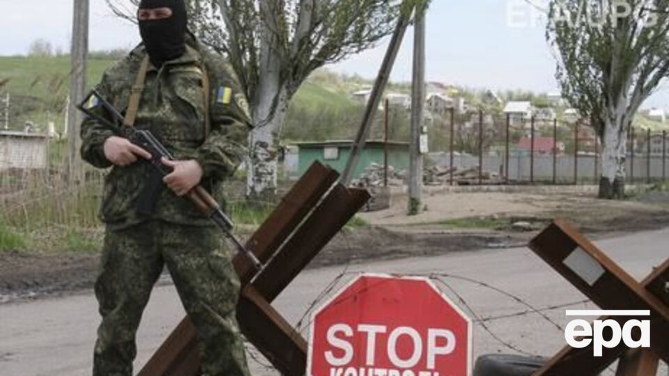 Спикер МВД: Не исключено, что на время действия режима волонтеров будут пропускать с некоторой координацией через штаб АТО