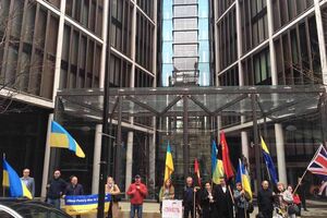 Пикетчики призвали украинскую диаспору в других странах присоединиться к протесту