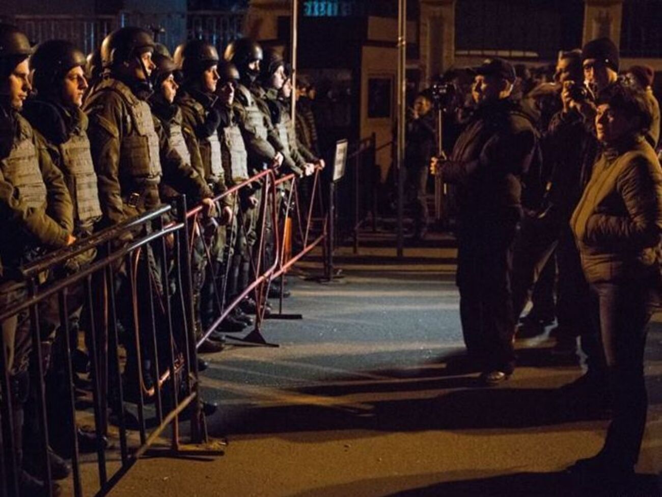 После митинга сторонники блокады пошли к Администрации Президента