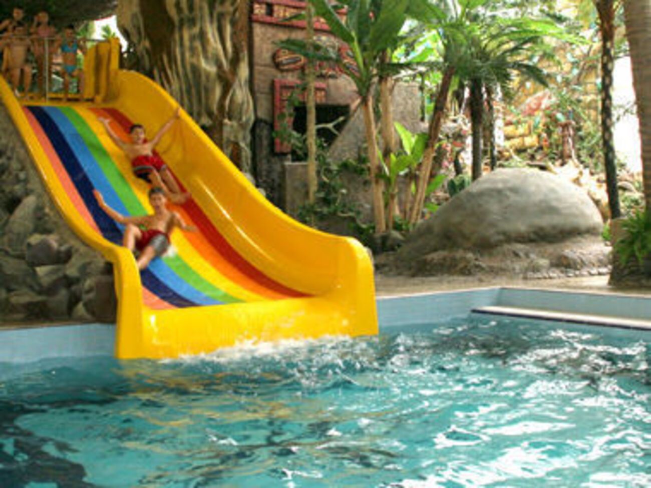 Минздрав: Содержание связанного хлора в бассейнах аквапарка превышало норму