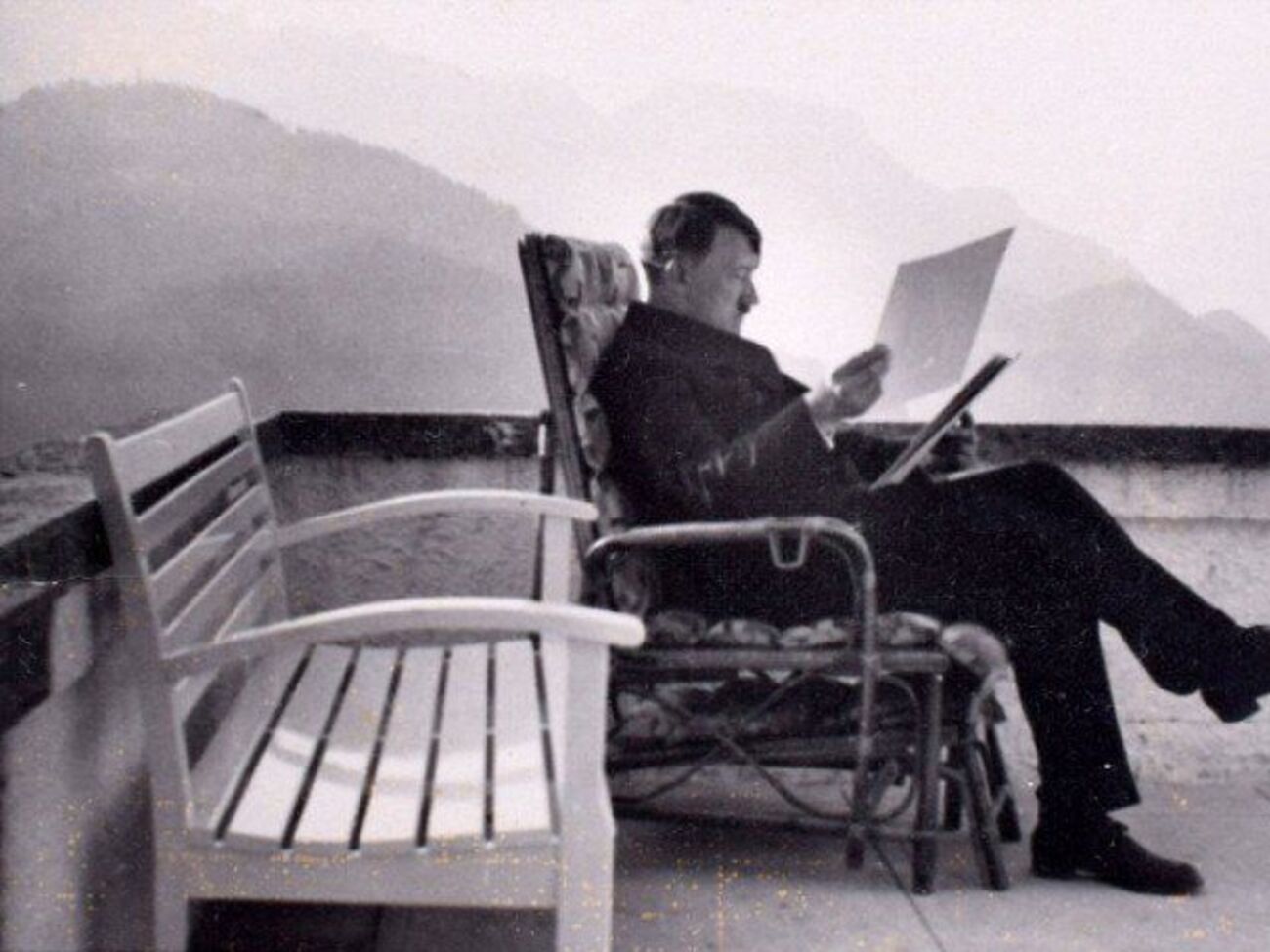 На аукционе в Великобритании продадут личные фото Гитлера