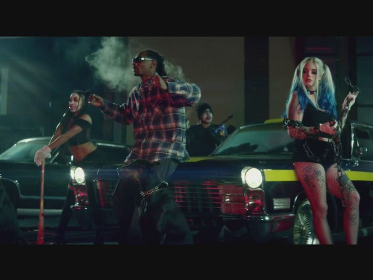 Героем клипа Snoop Dogg стали люди-клоуны