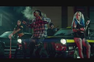 Героями кліпу Snoop Dogg стали люди-клоуни