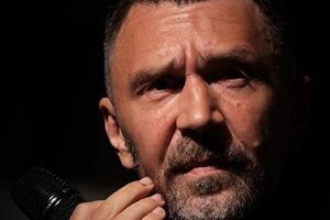Шнуров прогулявся Пітером у шубі, шапці та кросівках