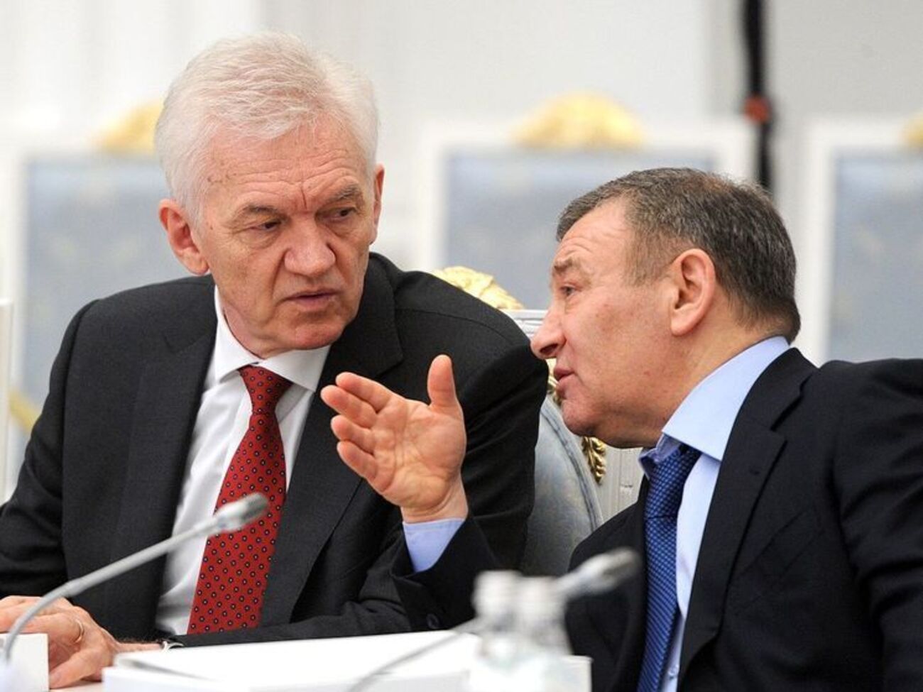 Бизнесмены&nbsp;Геннадий Тимченко и&nbsp;Аркадий Ротенберг, которых считают друзьями Путина, попали в санкционные списки