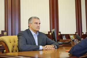 Аксьонов уважає, що за нинішніх умов демократія – "це зайве"