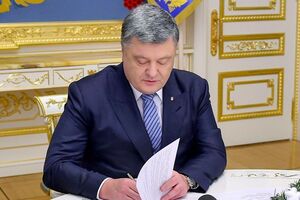 Порошенко: Исключение для перемещения грузов через линию соприкосновения будет сделано только для гуманитарных грузов