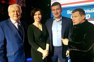 Владимир Олейник (крайний слева) на шоу российского пропагандиста Владимира Соловьева