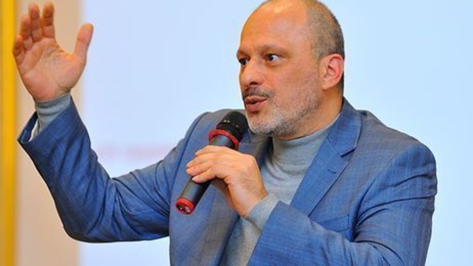 Аласания добавил, что на конкурс идет с позиции руководителя программы журналистики KSE