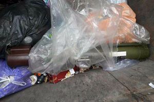 Дворник обнаружил предмет, похожий на гранатомет, в одном из мусорных баков в Харькове