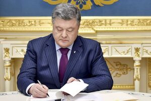 Порошенко ввел санкции против банков на один год