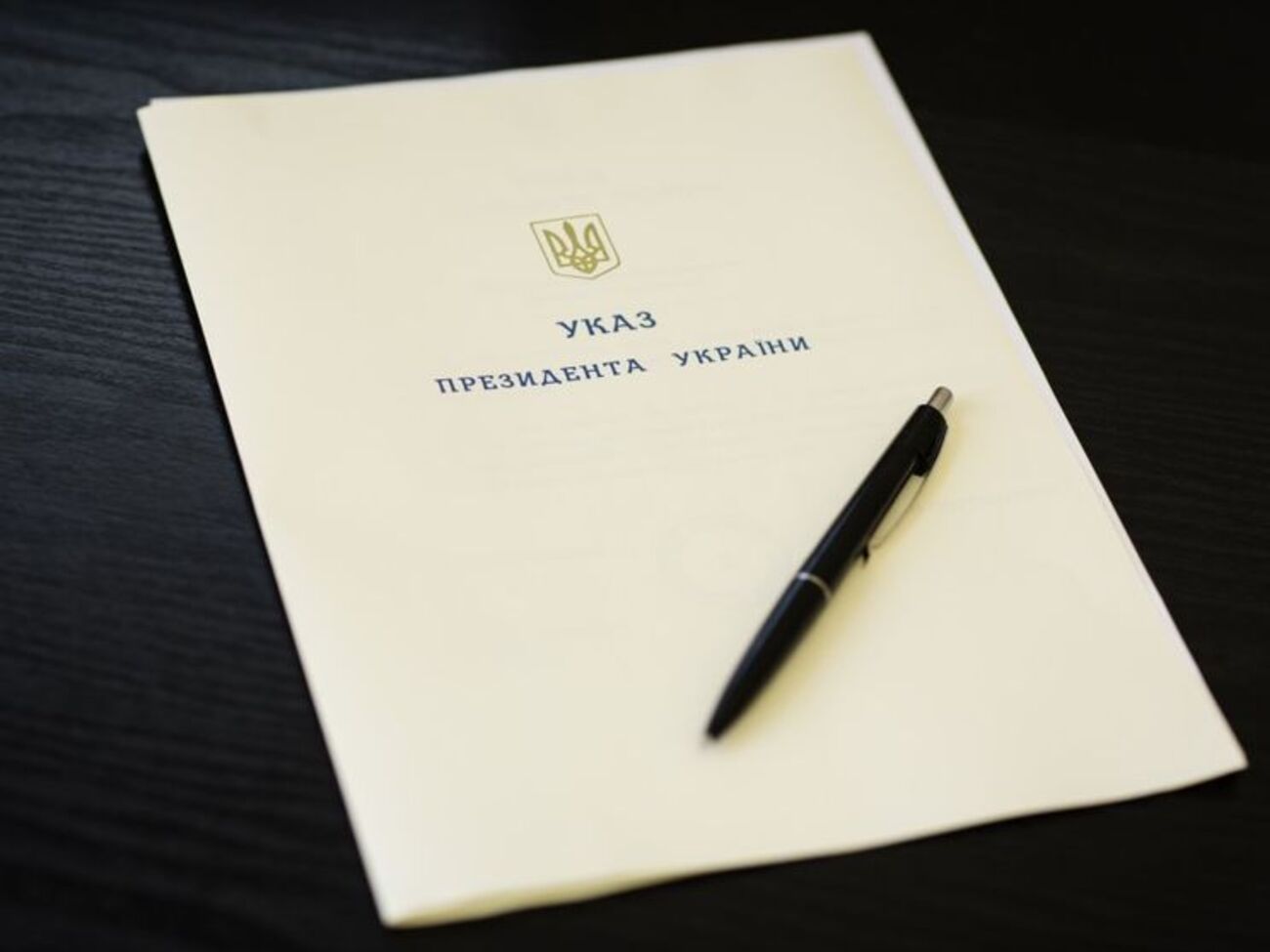 Порошенко подписал указ о введении в действие решения СНБО о прекращении грузоперевозок через линию разграничения на востоке Украины