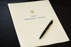 Порошенко підписав указ про введення в дію рішення РНБО про припинення вантажоперевезень через лінію розмежування на сході України