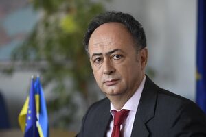 Мингарелли отметил, что сейчас ожидает полной информации от украинского руководства относительно решения СНБО
