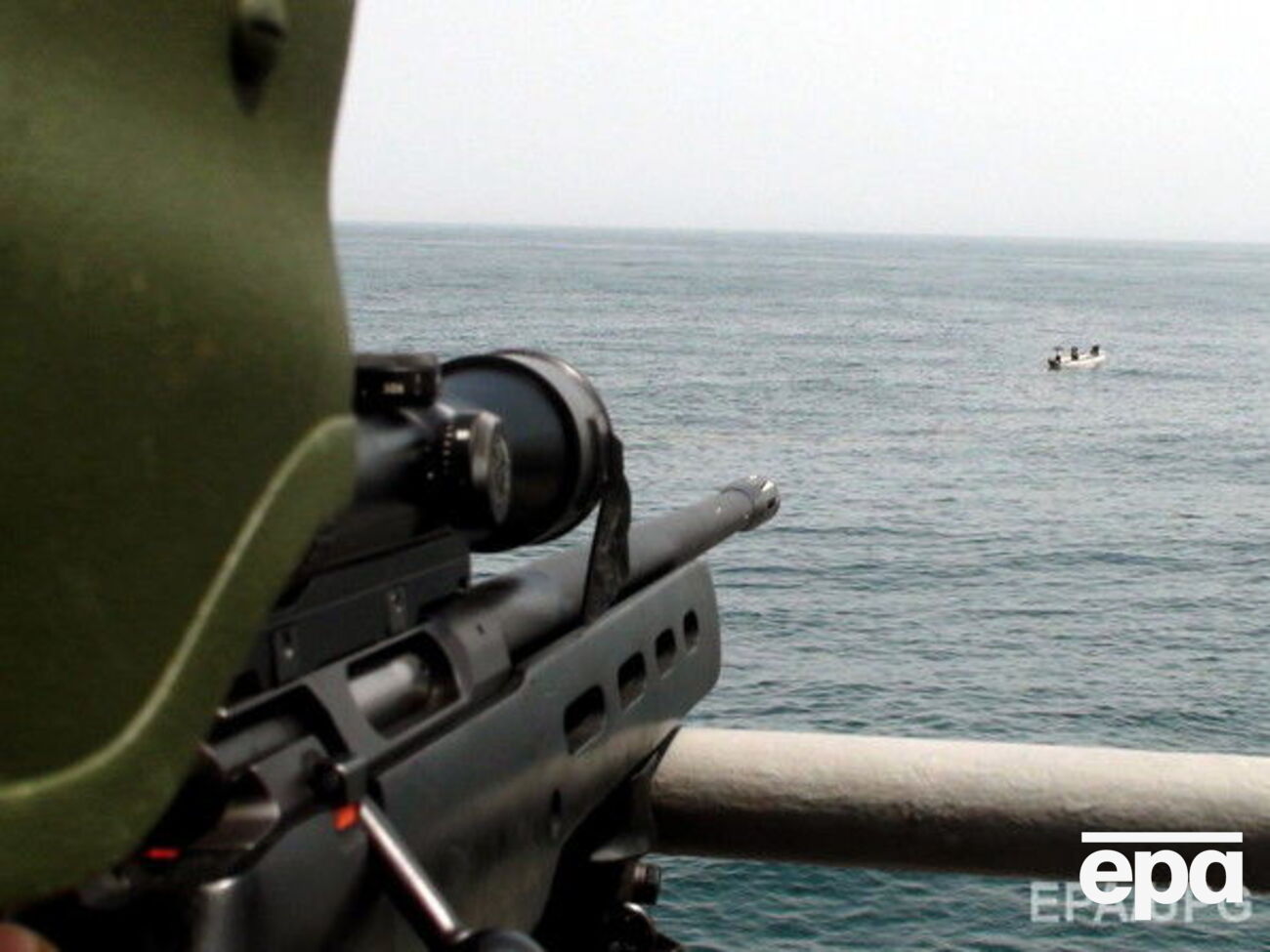 Береговая охрана и пираты устроили перестрелку