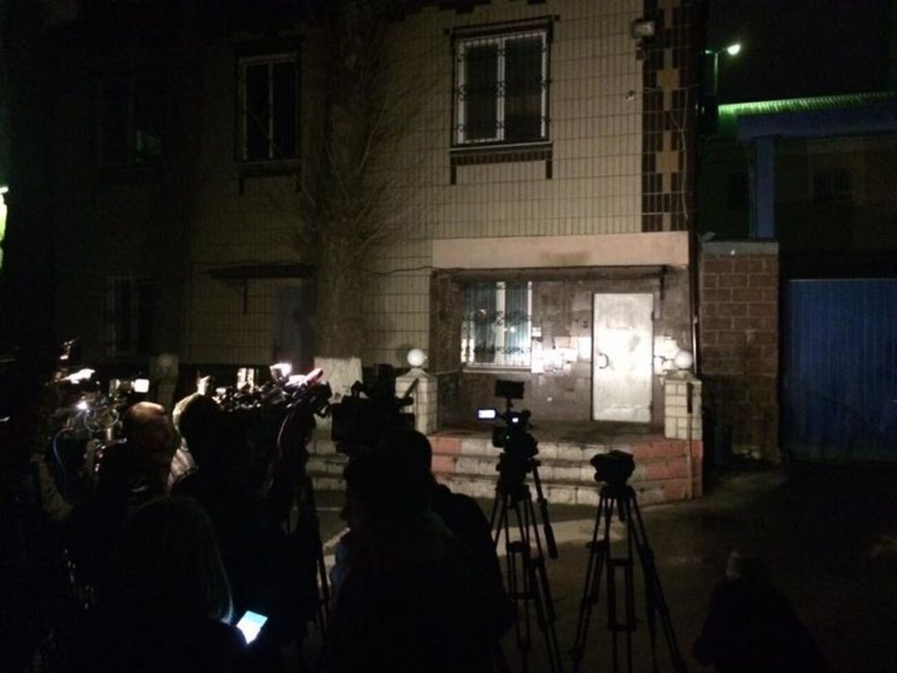 Журналисты у СИЗО ожидают освобождения Насирова