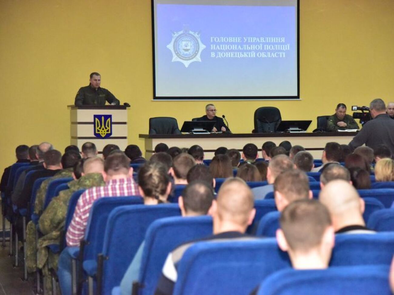 Поліцейські Донецької області збирають підписи під петицією про позбавлення Парасюка недоторканності