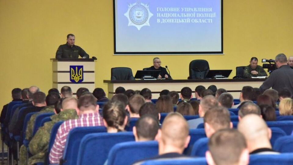 Поліцейські Донецької області збирають підписи під петицією про позбавлення Парасюка недоторканності