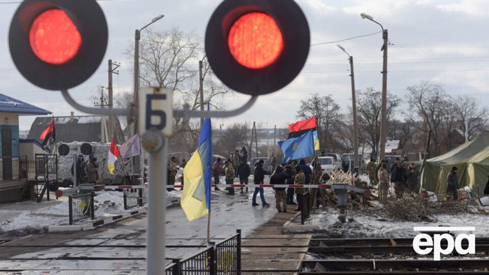 Украинские активисты блокируют железнодорожную линию под Константиновкой Донецкой области