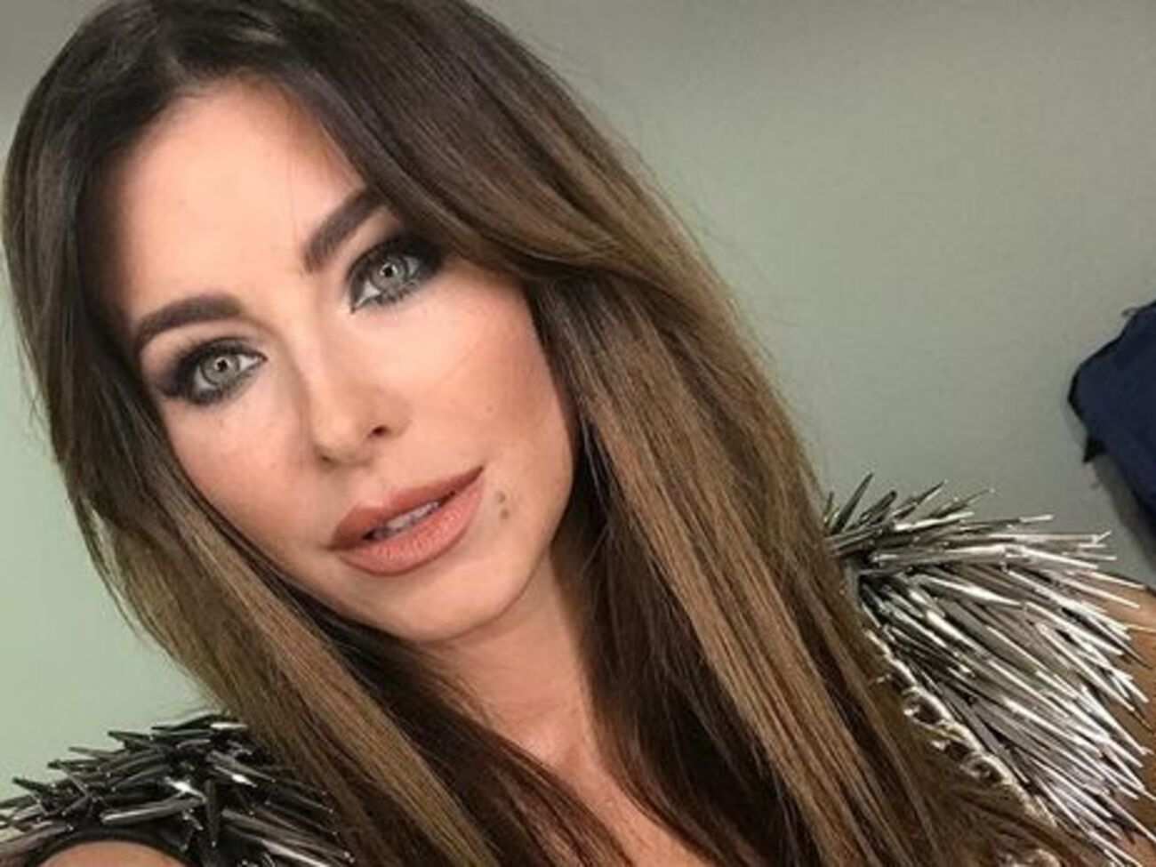 Ани Лорак заявила, что те люди, которые сегодня ей пытаются мешать, Украину никогда не любили, и единственное, в чем они преуспели&nbsp;&ndash; это вредительство