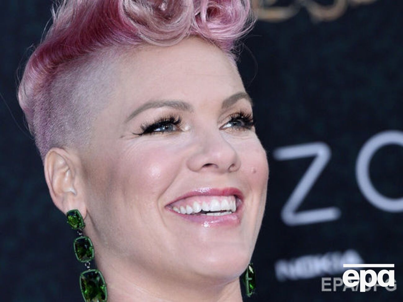 Pink:&nbsp;Посмотрите на этих двух младенцев, принимающих душ