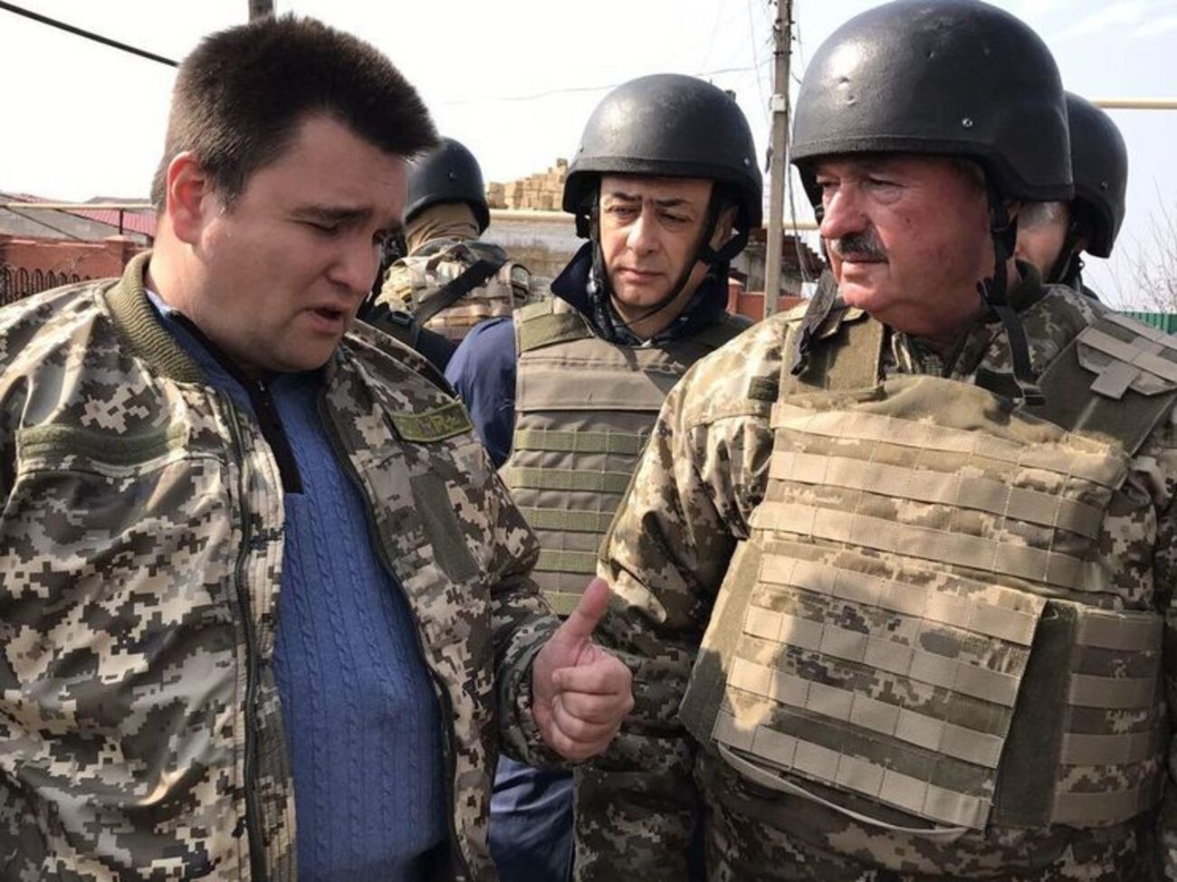 13 марта Жан Ассельборн посетил прифронтовую зону на Донбассе вместе с министром иностранных дел Украины Павлом Климкиным