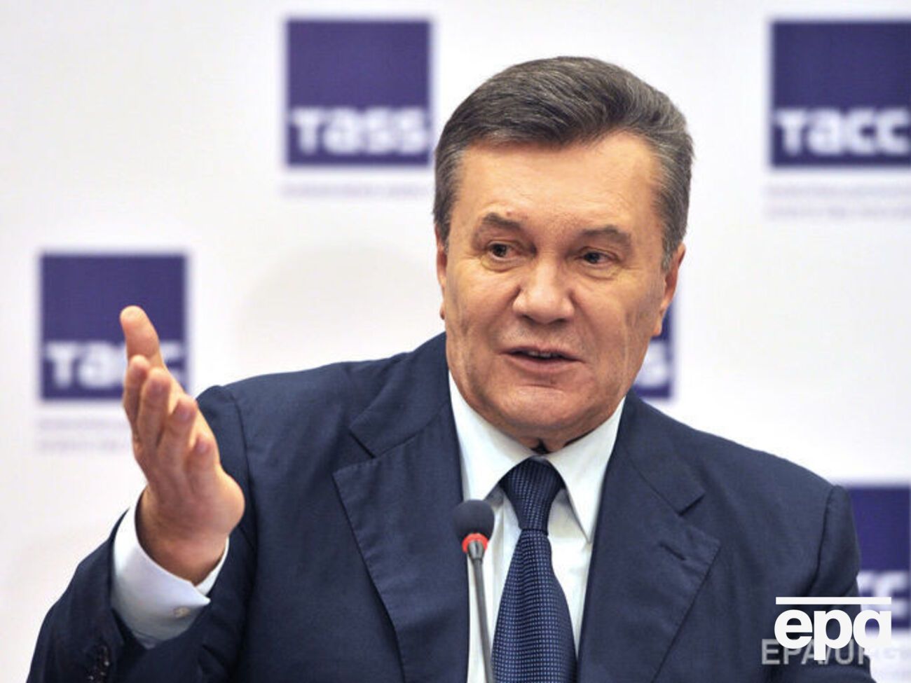 Янукович официально снимает жилье в России
