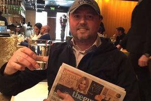 Бондарчук: Юрий Витальевич, извините, что приветствую вас простой водой, просто я не употребляю крепких алкогольных напитков