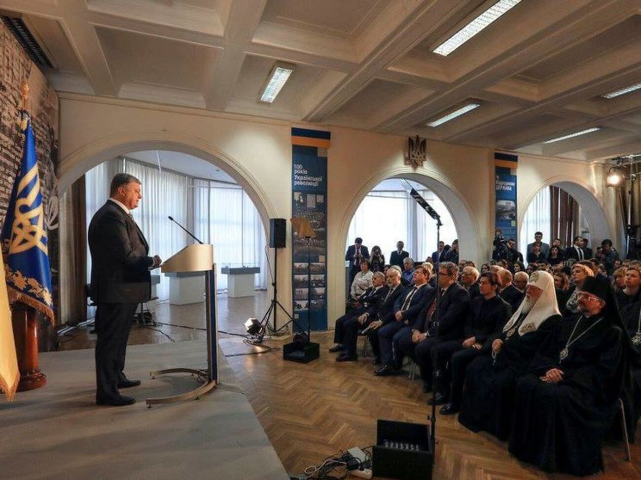 Порошенко: Головне, що не дало постати незалежній українській державі, &ndash; брак внутрішньої єдності