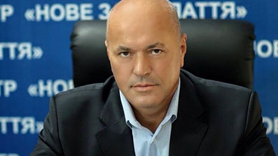 Ратушняк був мером Ужгорода в 1994–1998 і 2006–2010 роках