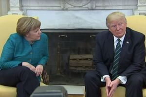 Меркель спросила у Трампа, не желает ли тот пожать руку