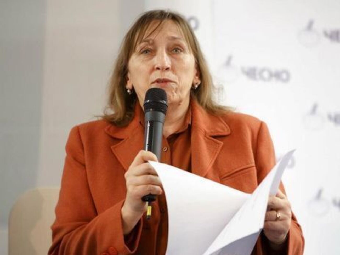 За словами Бекешкіної, в українського населення переважає позиція "за" проведення перевиборів до Верховної Ради