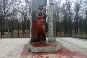 Памятник Елене Телиге был установлен 25 февраля