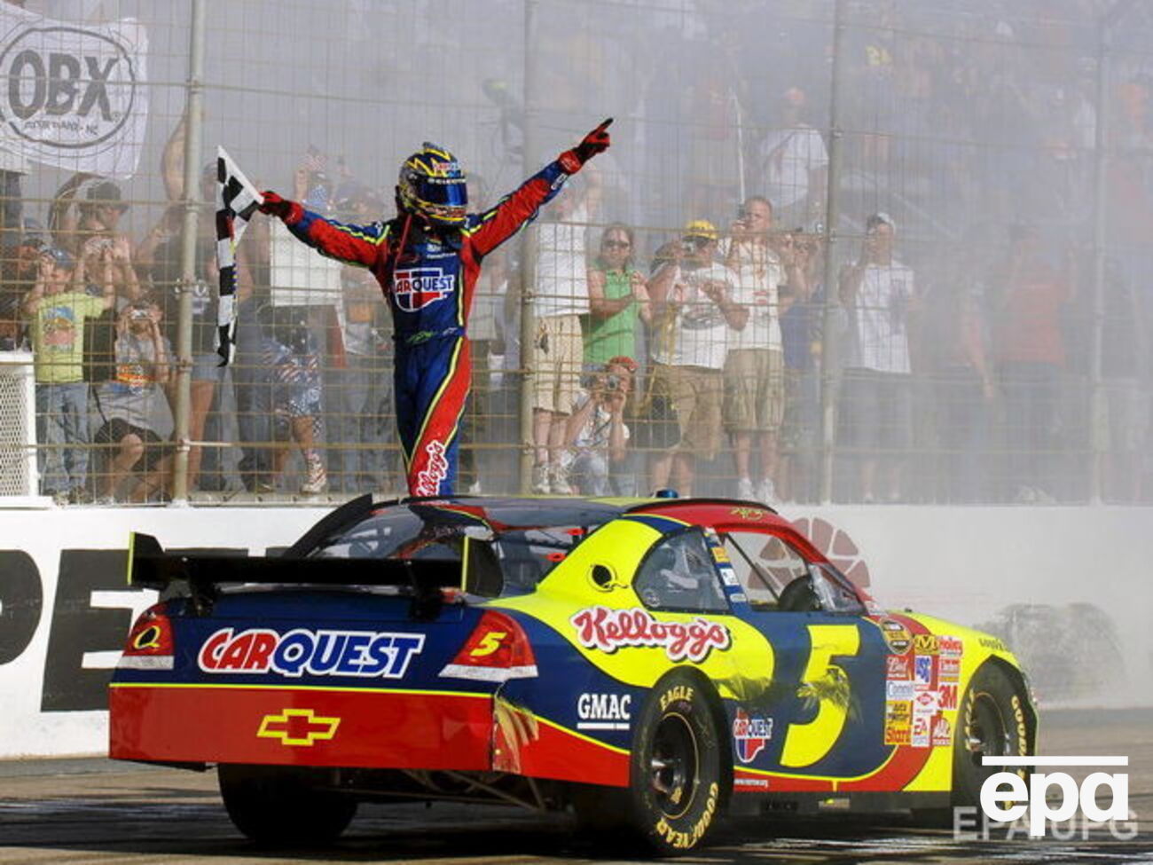 Участник гонок NASCAR не смог придумать ответы на разные вопросы