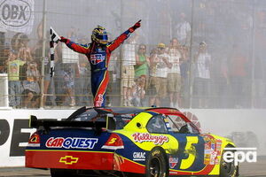 Участник гонок NASCAR не смог придумать ответы на разные вопросы