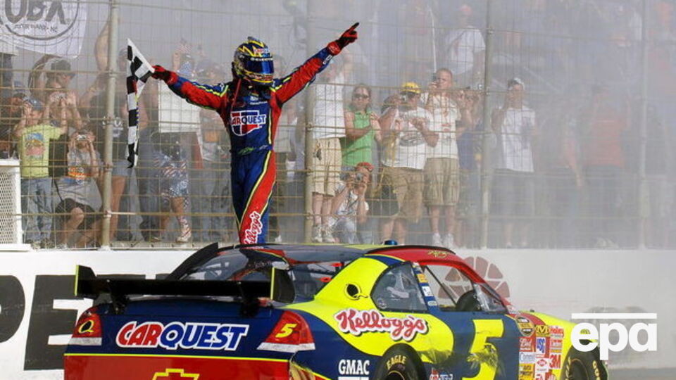 Участник гонок NASCAR не смог придумать ответы на разные вопросы