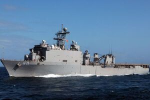 Десантный корабль ВМС США Carter Hall в Индийском океане