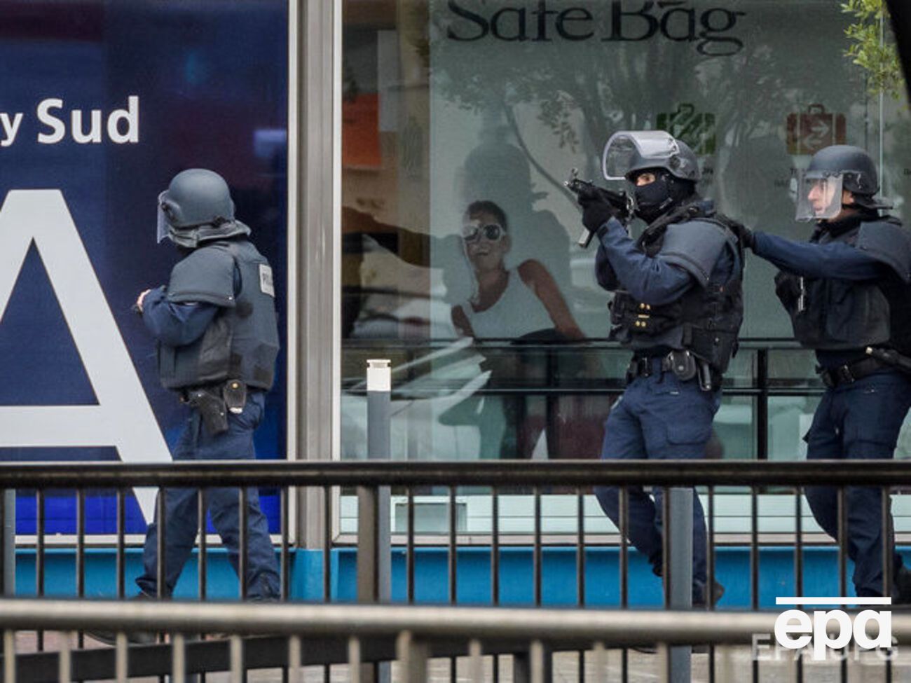 Аэропорт Орли был закрыт в течение дня в связи с нападением на патруль