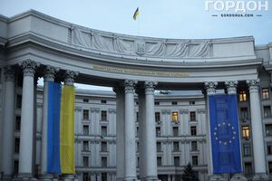 МИД Украины призвал иностранных партнеров отнестись с пониманием к решению СНБО о блокаде Донбасса