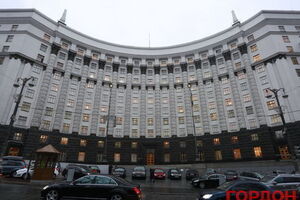 У секретаріаті Кабміну підкреслили, що закріплення автомобілів за конкретними посадовими особами не здійснюється