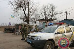 На блокпості авто збило військового