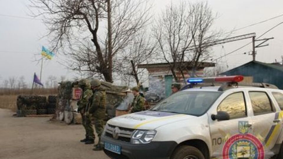 На блокпості авто збило військового