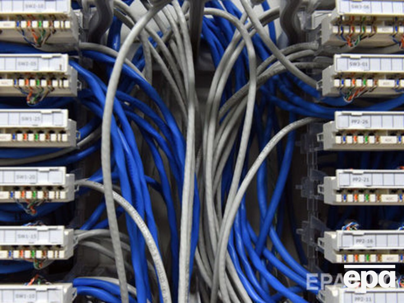 По словам Шенбома, киберслужбы Германии готовы противостоять угрозам со стороны хакеров