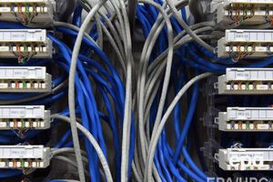 По словам Шенбома, киберслужбы Германии готовы противостоять угрозам со стороны хакеров