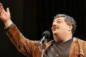 Биков: Мы ясно помним весь этот скрежет, не дети, в конце концов: приедет Ярош и всех зарежет! Придет и взорвет Сенцов!
