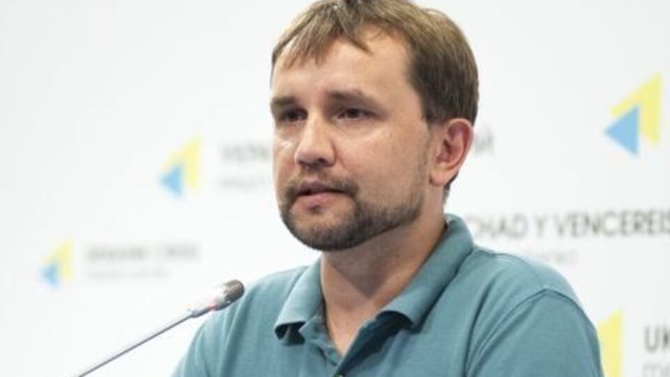 Вятрович напомнил, что вчера дверь в институт подожгли