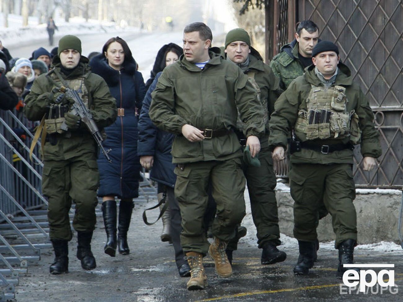 Бойовики вимагають від місцевих жителів продукти харчування та алкоголь