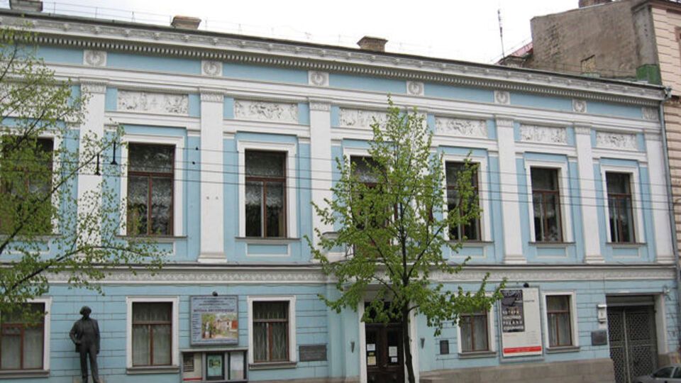 Музей був відкритий у 1922 році як "Київська картинна галерея"