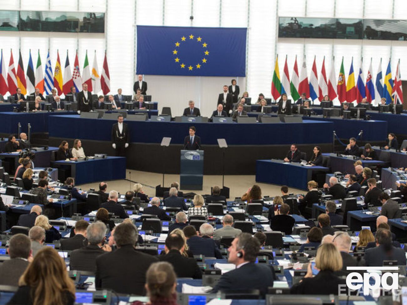 Европарламент призвал приостановить безвиз со США